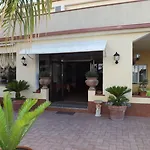 Damanse Hotel