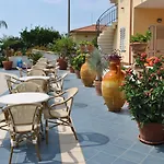 Damanse Hotel