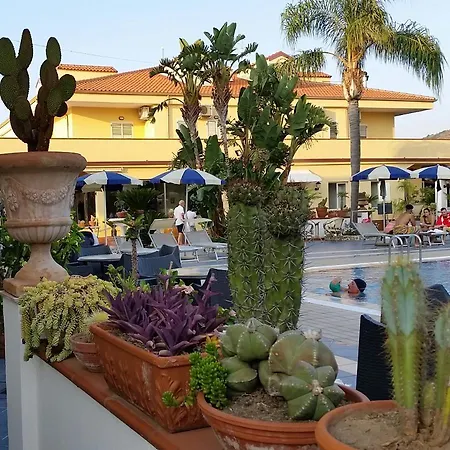 Damanse Hotel 3*