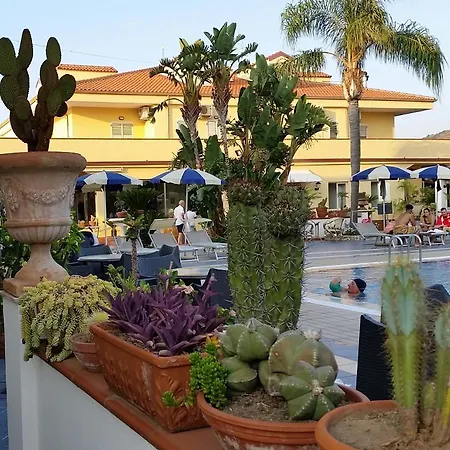 Damanse Hotell 3*