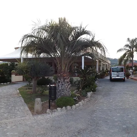 Damanse Hotel