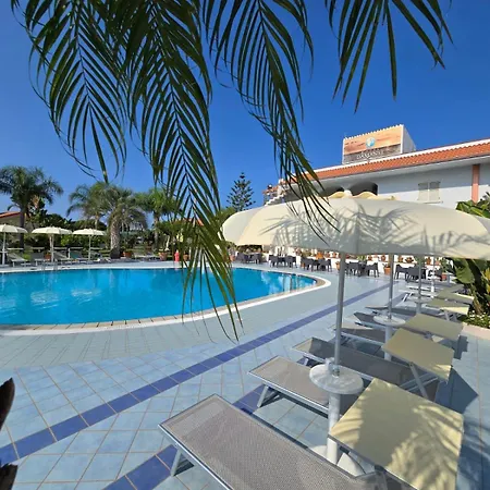 Damanse Hotell 3*