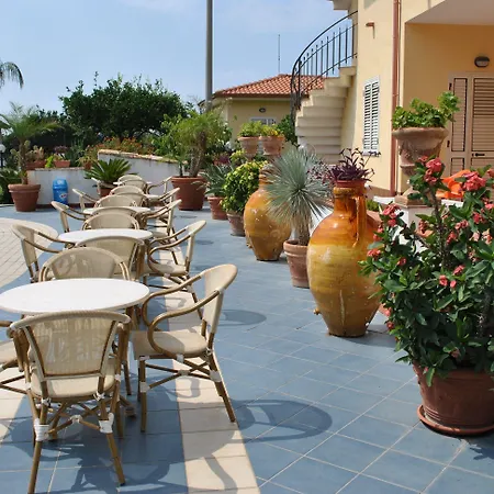 Damanse Hotell