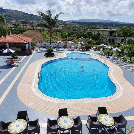 Damanse Hotel 3*
