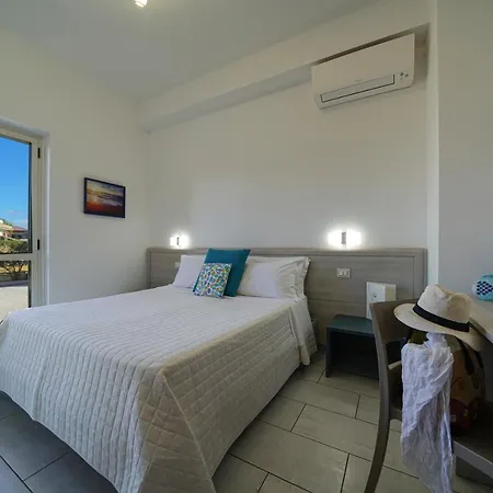 Damanse Hotel